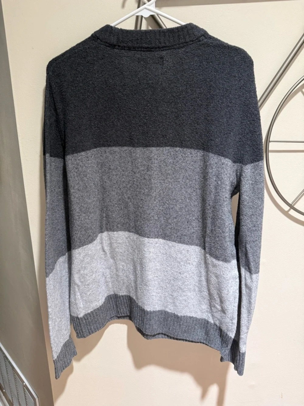 American Eagle Outfitters Men’s Gray Colorblock Crewneck Sweater M Cotton Blend